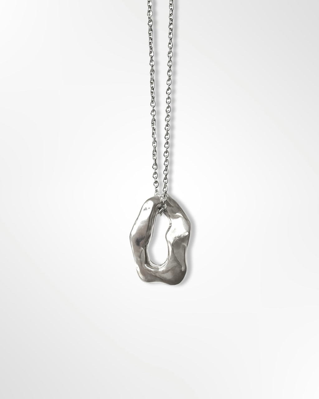 Le collier pendentif torsade irrégulière